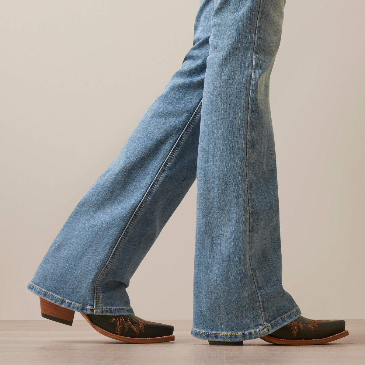 Ariat R.E.A.L. Perfect Rise Arrow Fit Penelope Boot Cut Jean